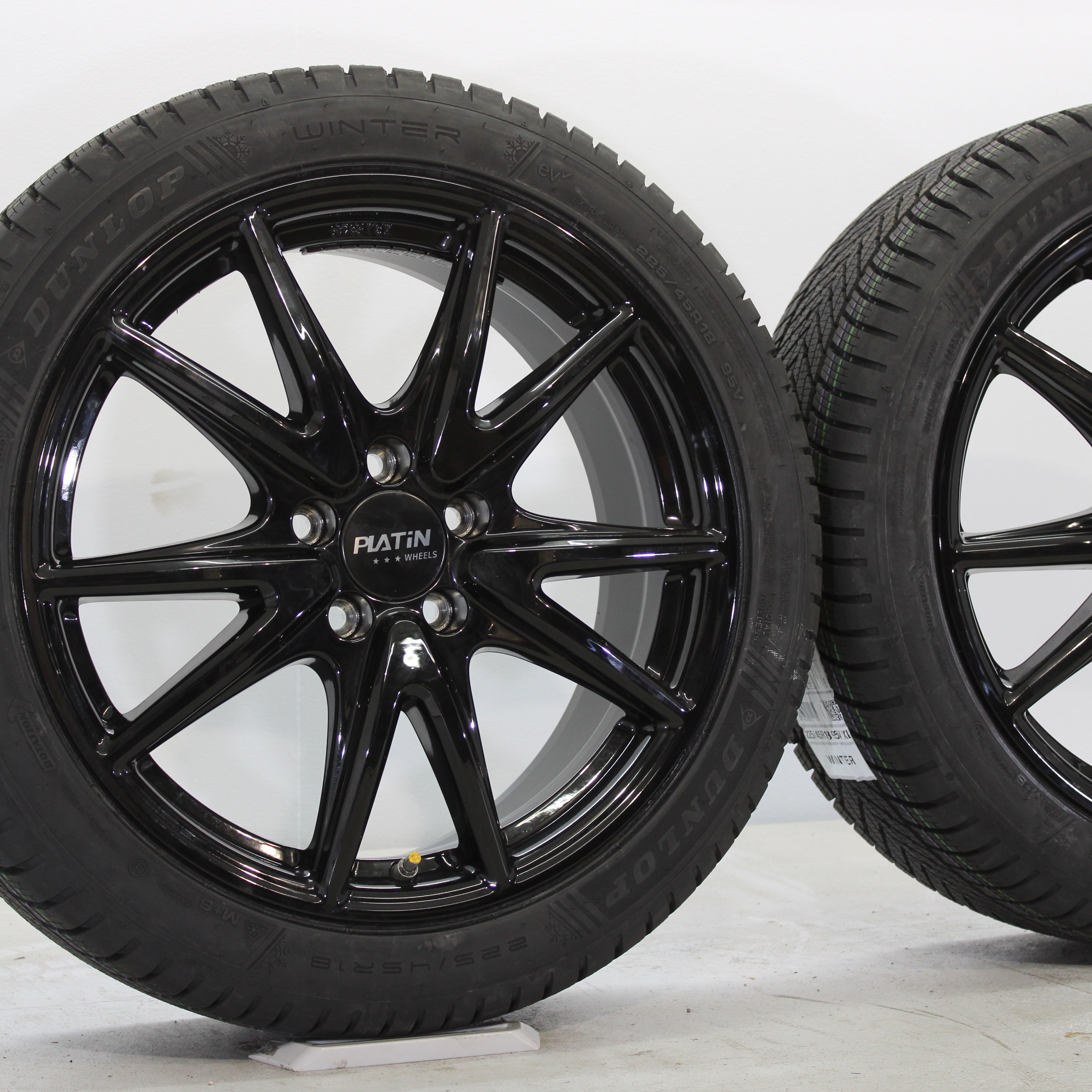 BMW 1er F70 Winterräder 18 Zoll auf Alufelgen Platin P99 Schwarz Glossy