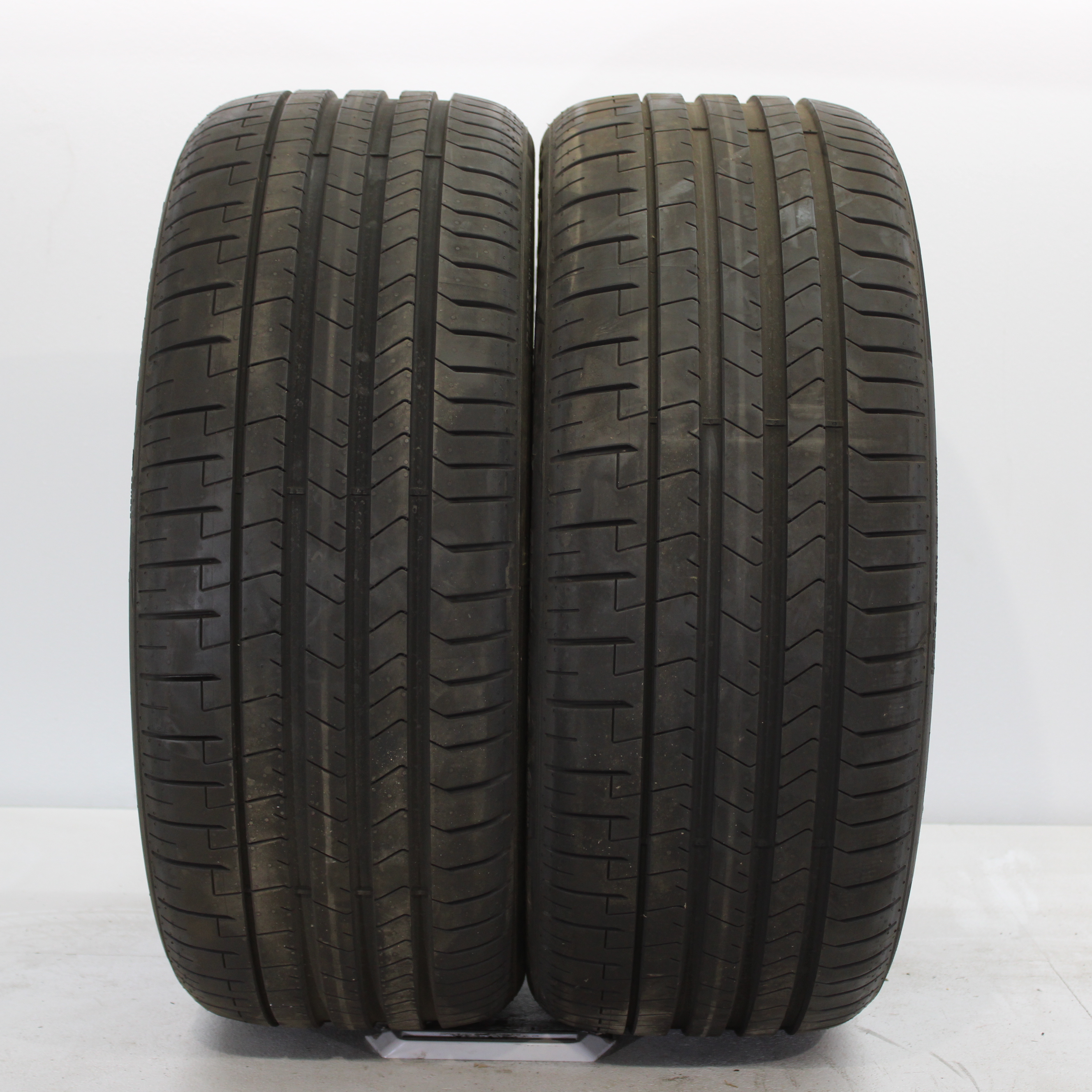 2x Sommerreifen Pirelli P Zero Elect PNCS 275/40 R22 107Y DOT3521 7mm