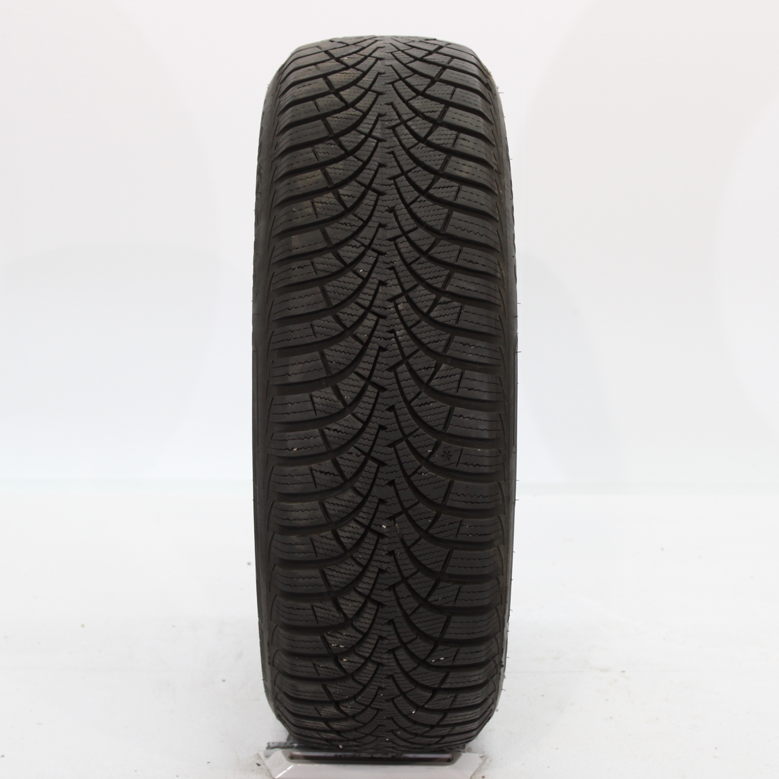 1x Winterreifen Goodyear Ultra Grip 9+ 195/60 R16 93H DOT2521 8mm