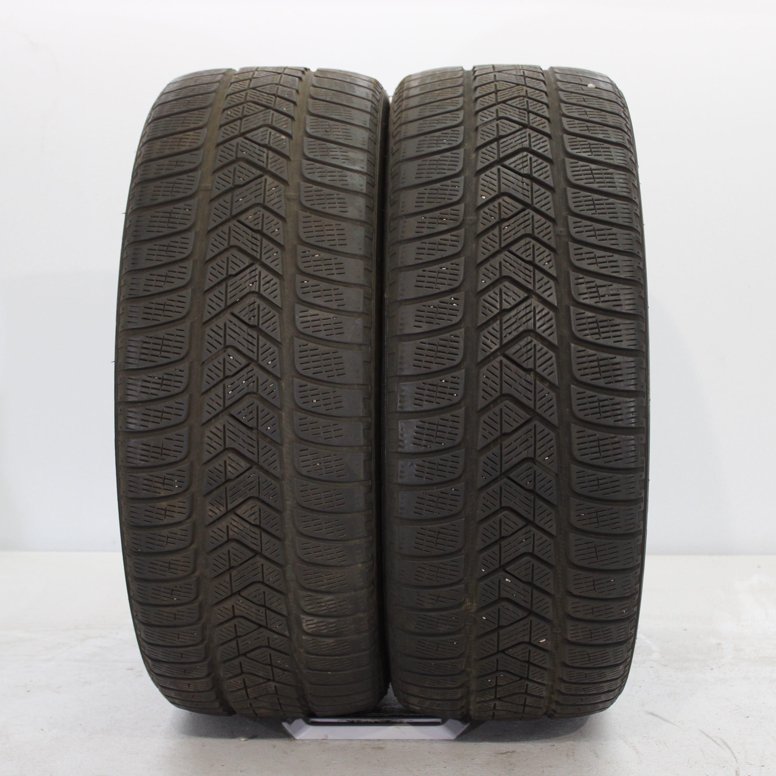 2x Winterreifen Pirelli Scorpion Winter 245/45 R20 103V DOT2420 +5mm