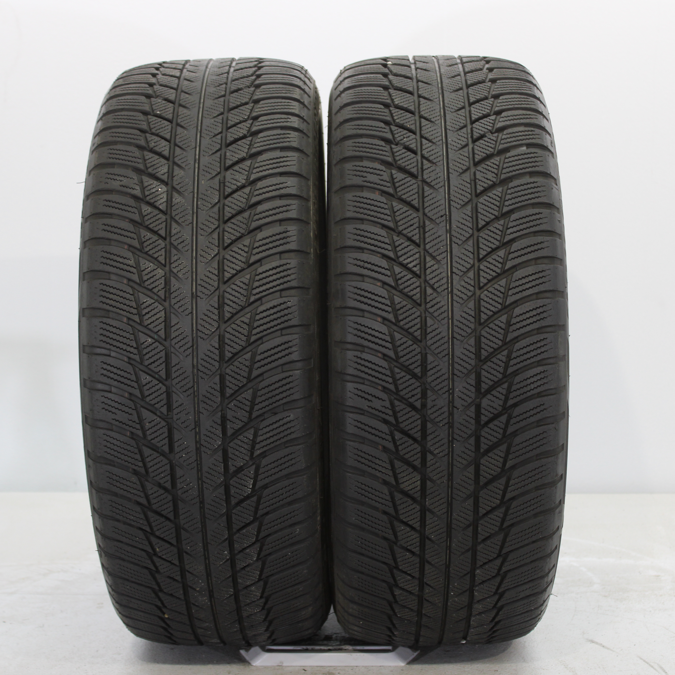 2x Winterreifen Bridgestone Blizzak LM001 225/50 R18 95H DOT3916 5,5mm