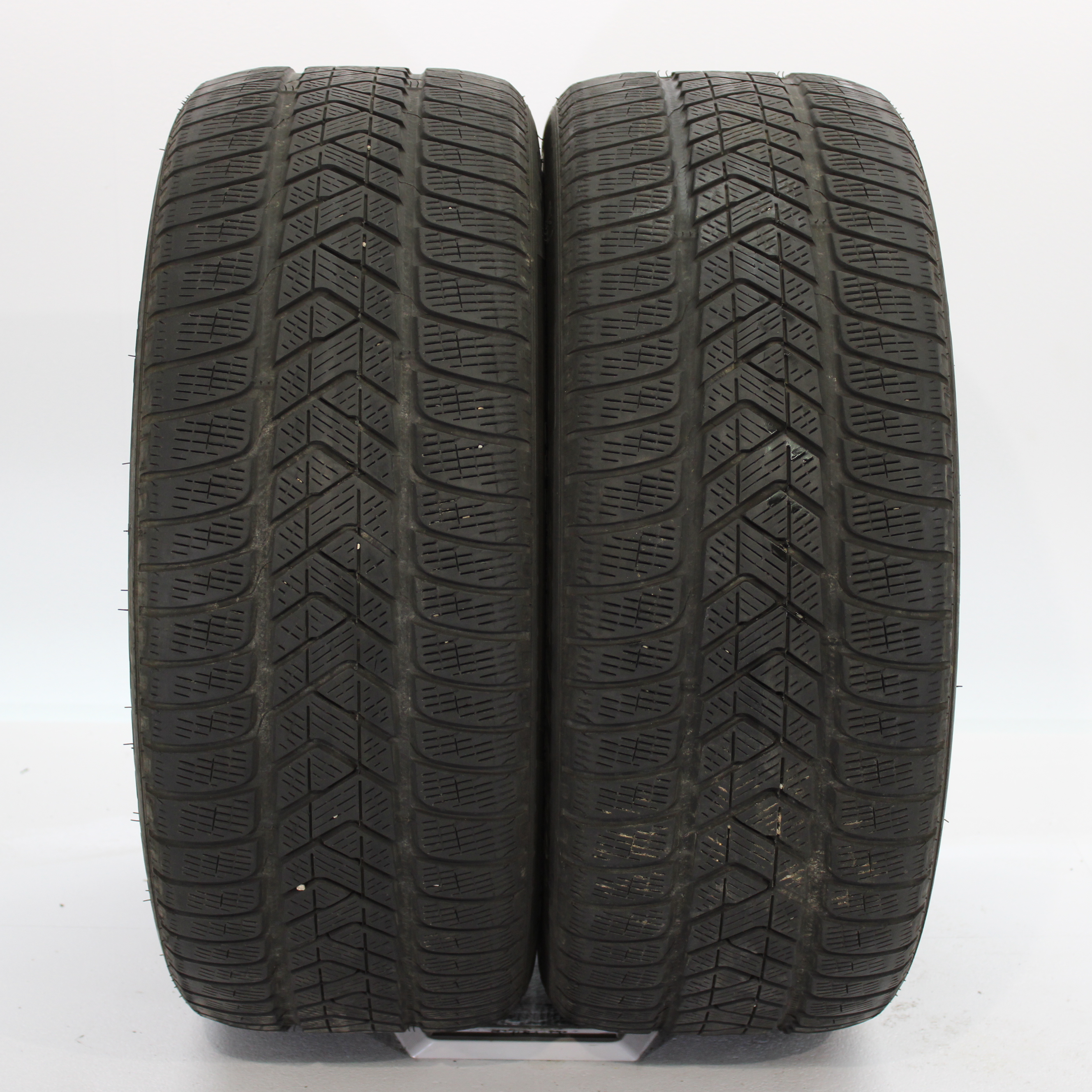 2x Winterreifen Pirelli Scorpion Winter 255/45 R20 105V DOT3619 5-5,5mm