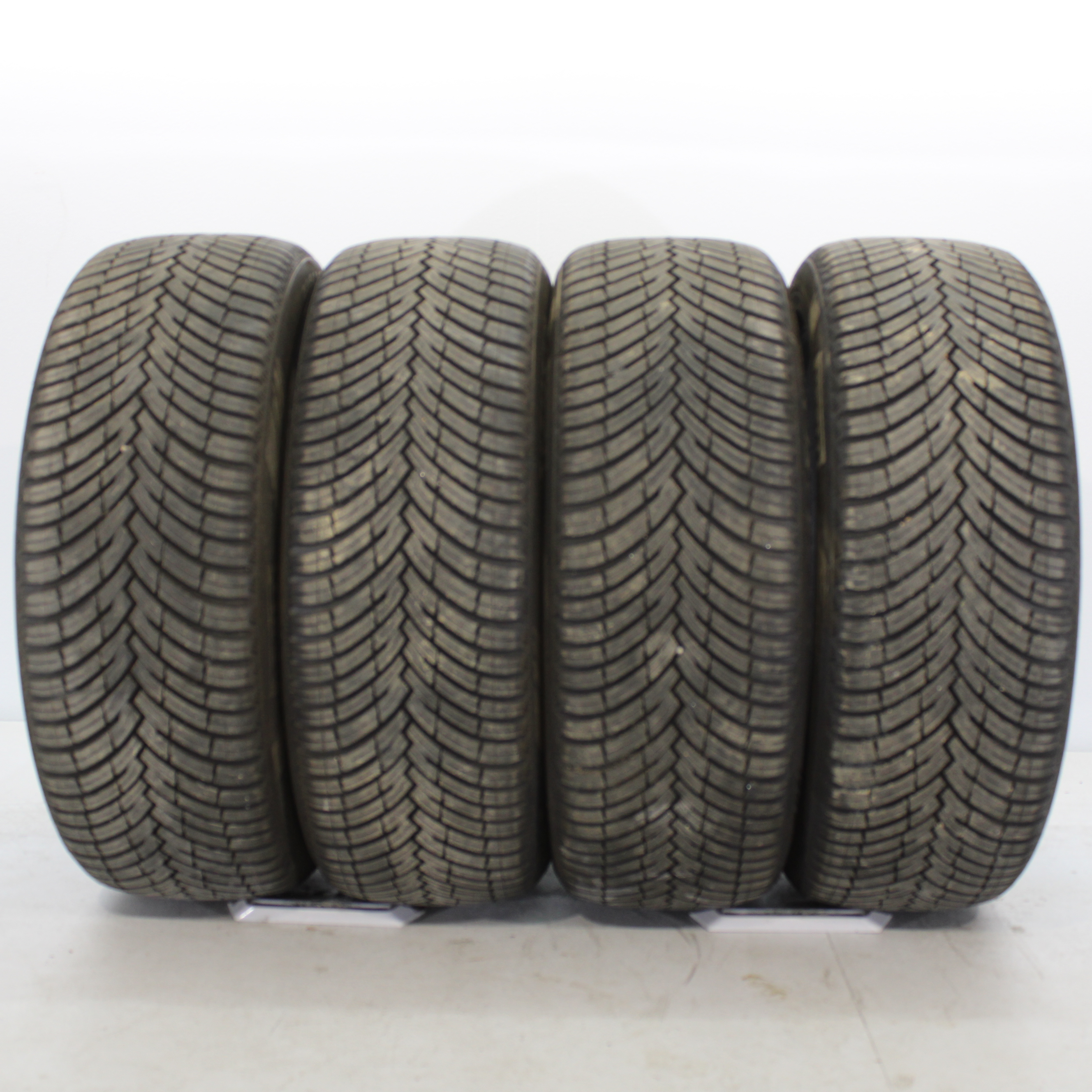 4x Ganzjahresreifen Pirelli All Season Cinturato SF3 235/45 R19 99Y DOT24 7mm