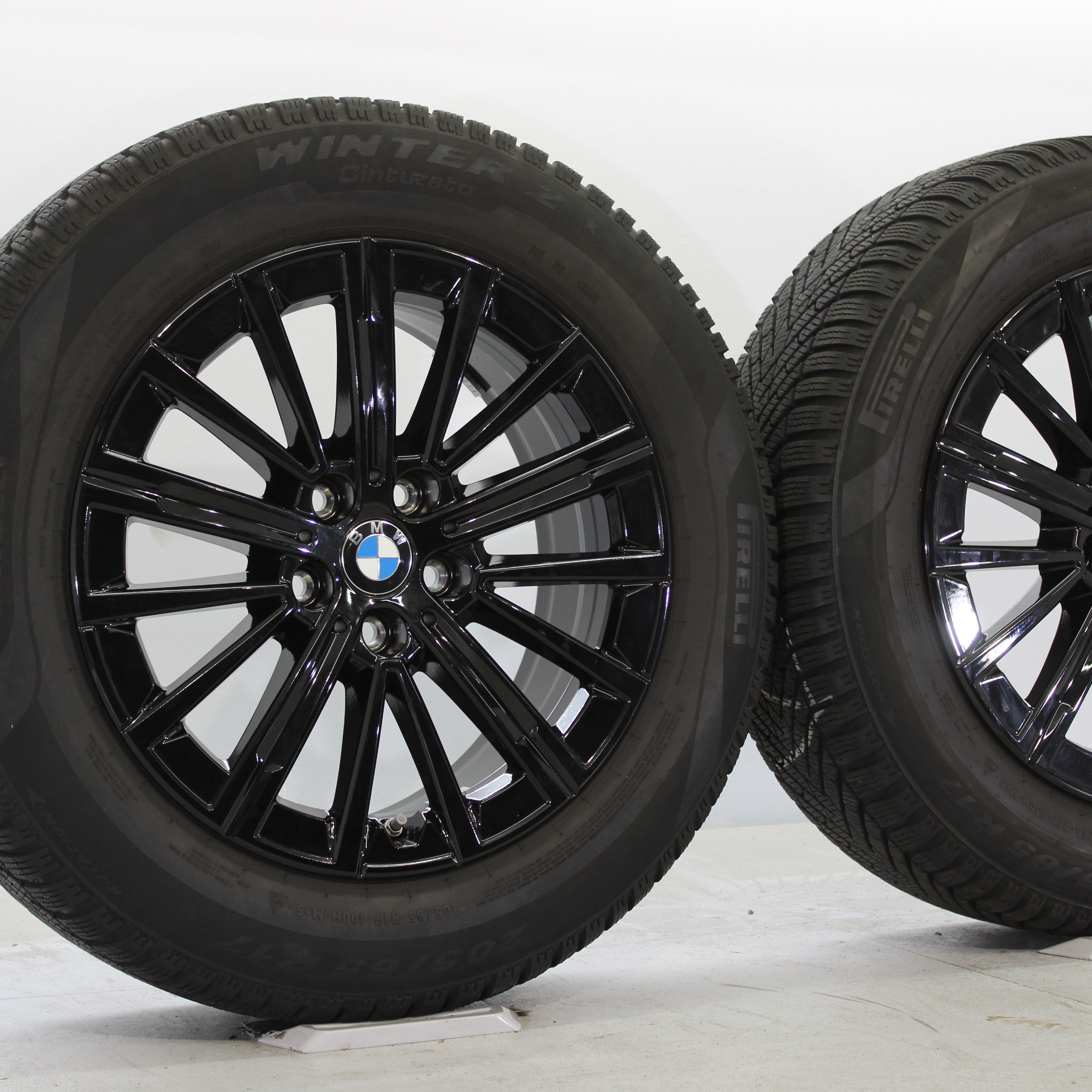 BMW X1 iX1 U11 X2 iX2 U10 Winterräder 17 Zoll Styling 833 V-Speiche