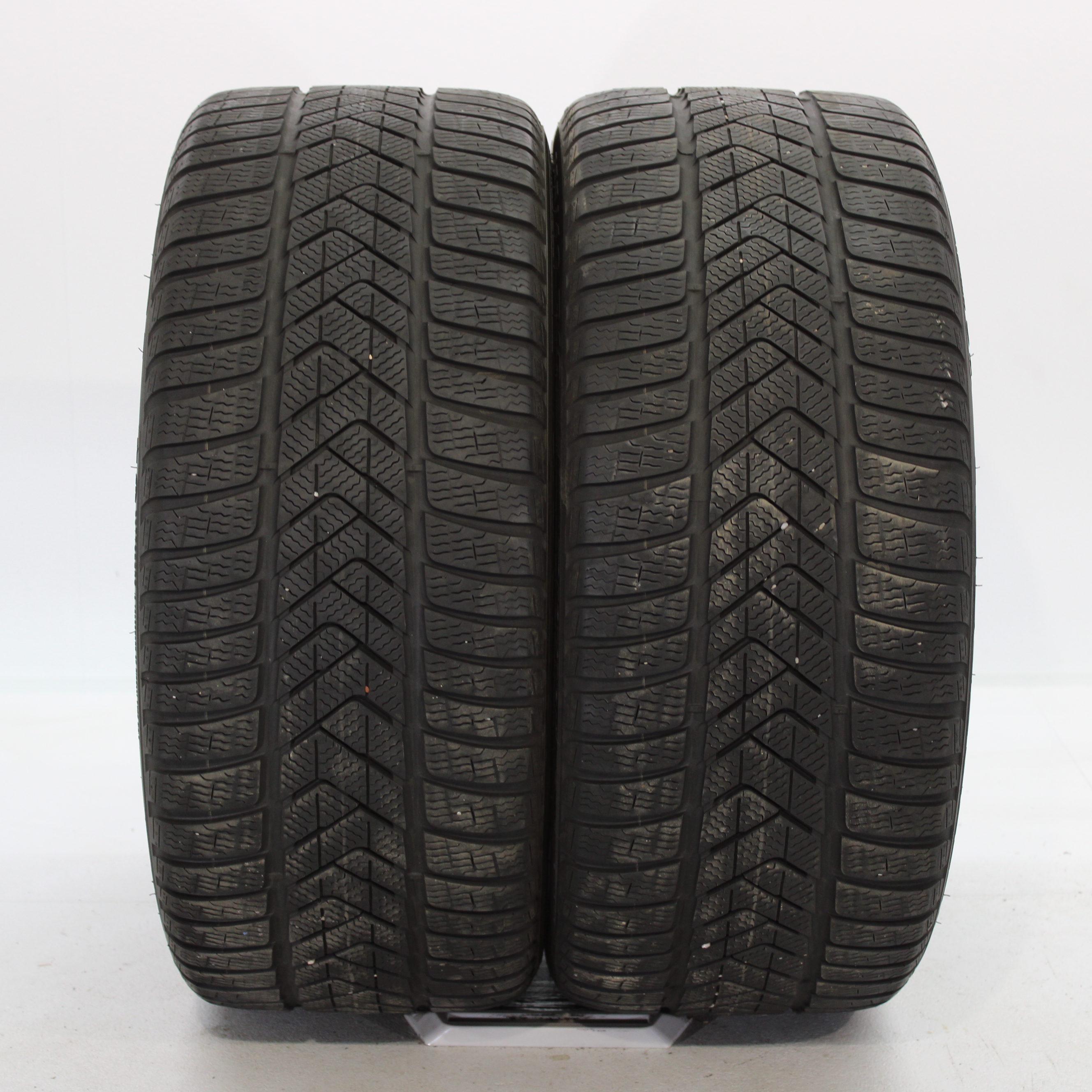 2x Winterreifen Pirelli Sottozero 3 255/40 R18 99V DOT21 5mm