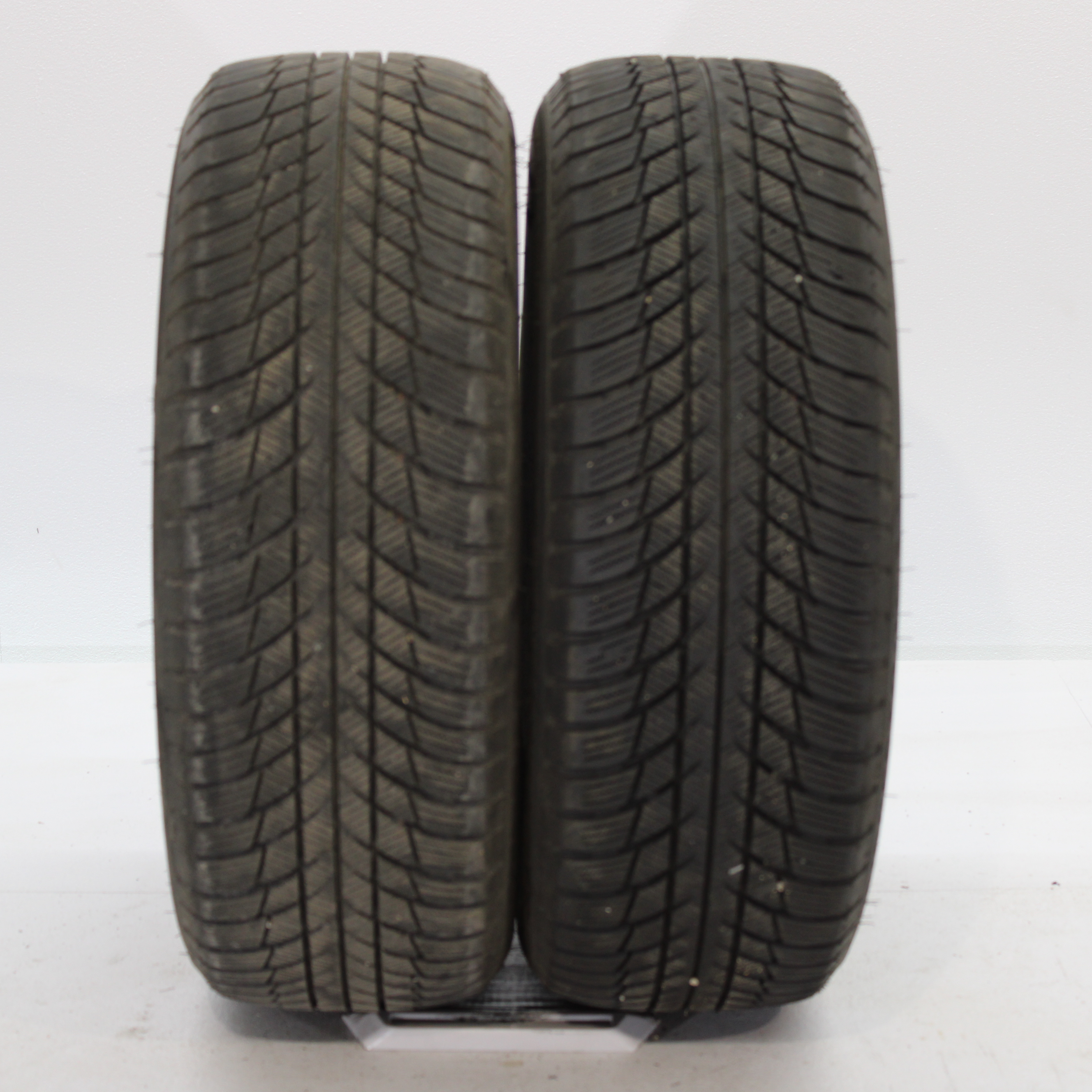 2x Winterreifen Bridgestone Blizzak LM001 195/55 R16 87H DOT2922 +6mm