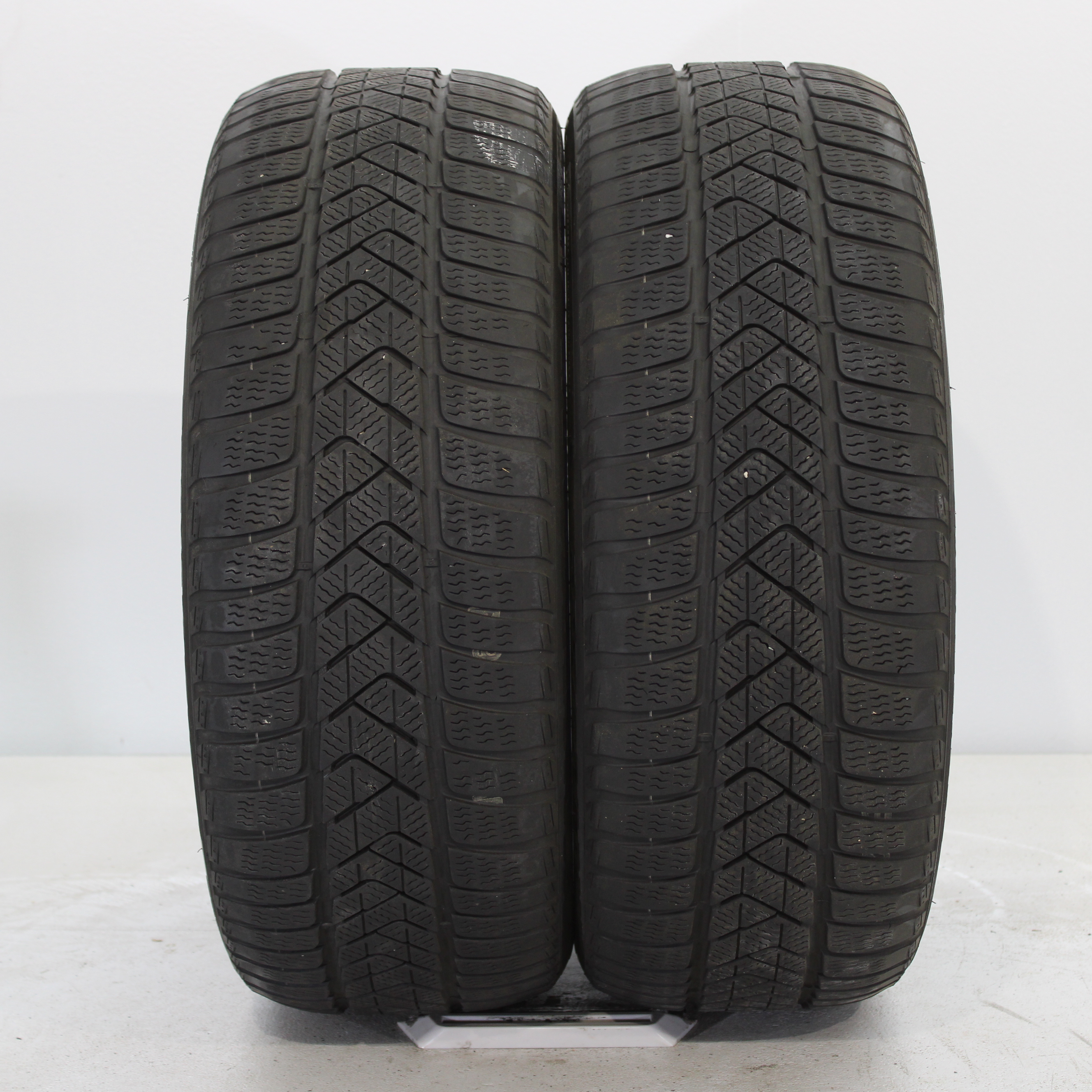 2x Winterreifen Pirelli Sottozero 3 225/50 R17 98H DOT2722 5mm