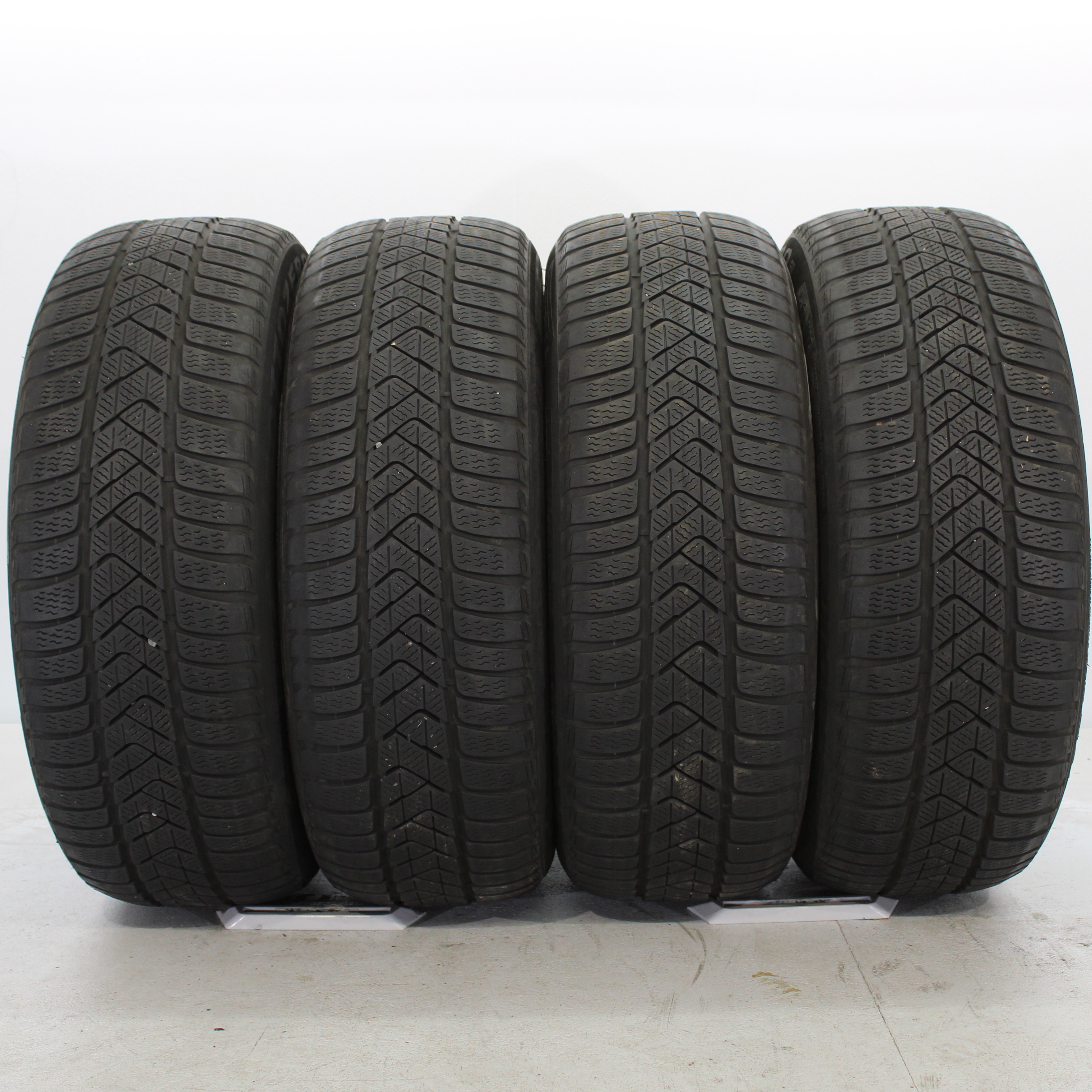 4x Winterreifen Pirelli Sottozero 3 225/55 R17 97H DOT21 5mm