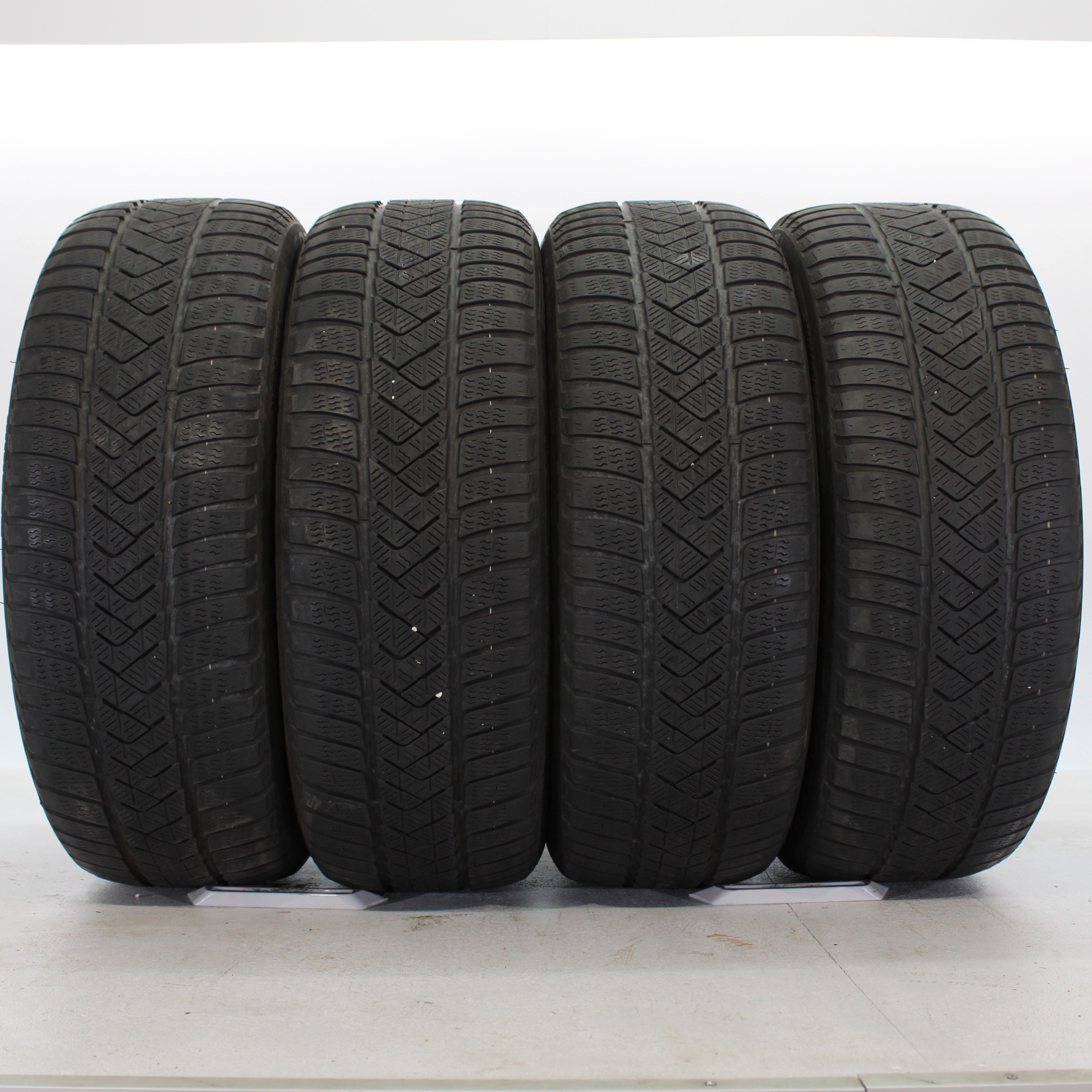 4x Winterreifen Pirelli Sottozero 3 245/50 R19 105V DOT22 4,5mm