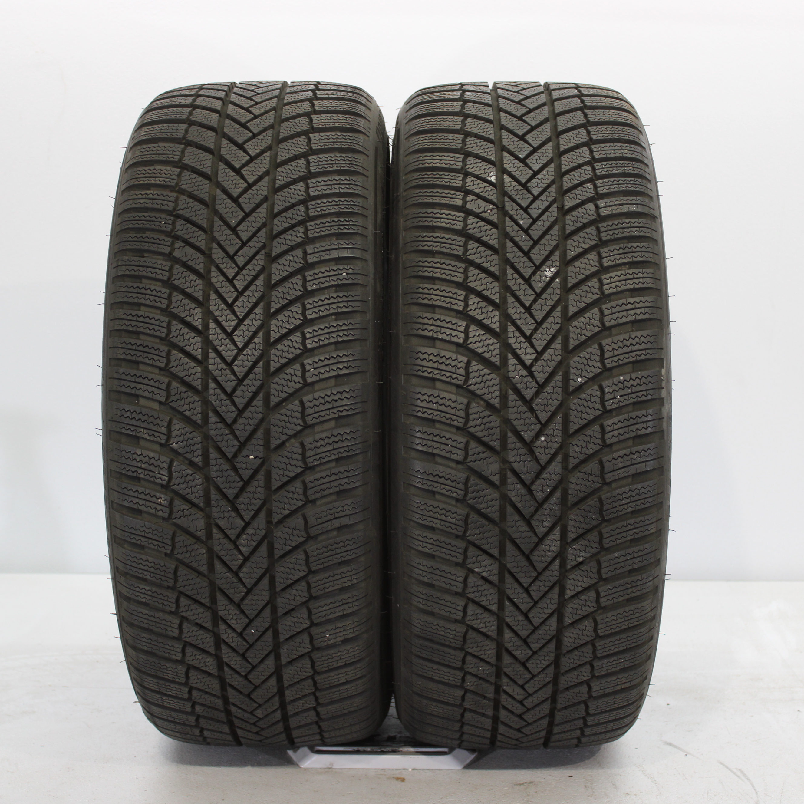 2x Winterreifen Bridgestone Blizzak LM005 245/40 R21 100V DOT3923 8mm