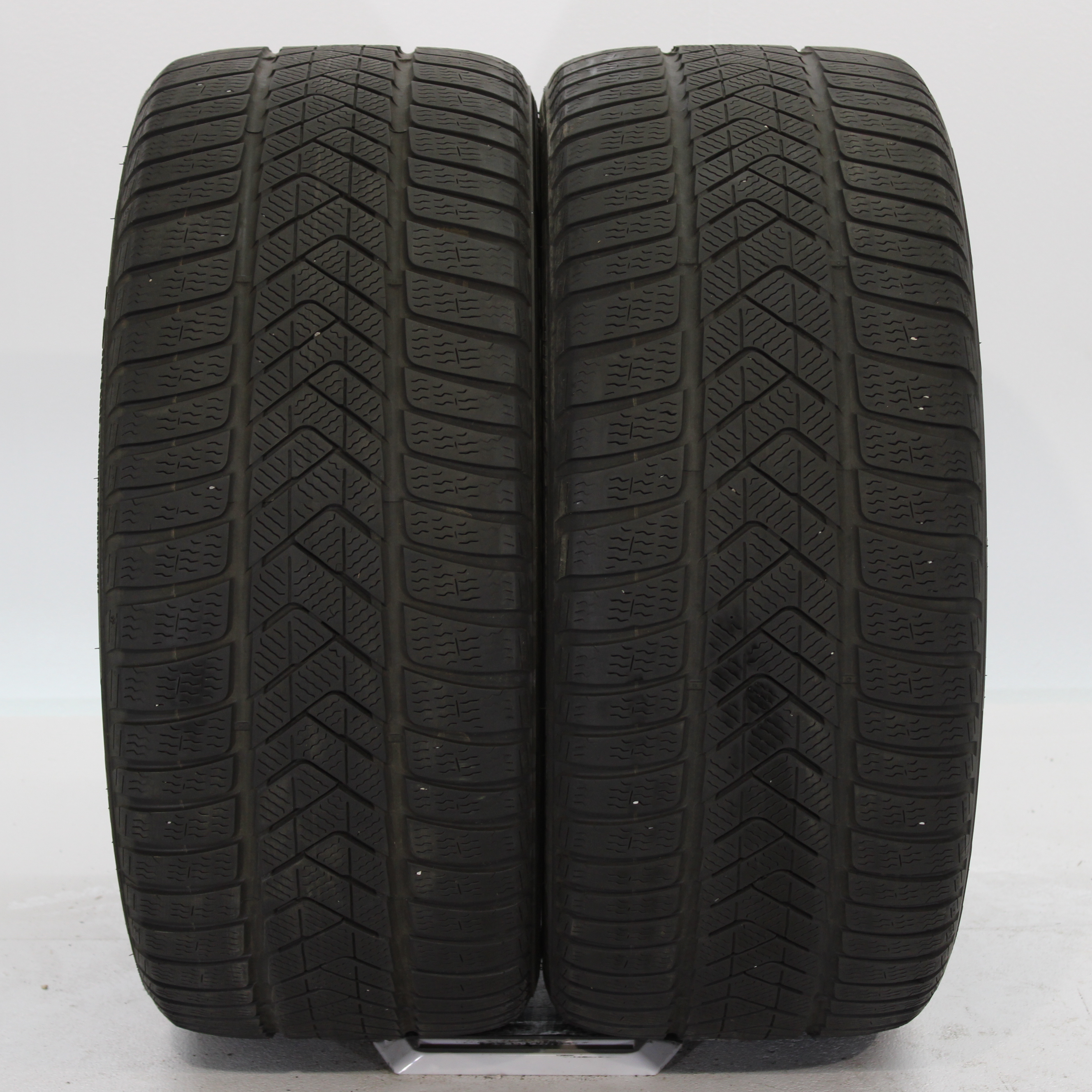 2x Winterreifen Pirelli Sottozero 3 255/40 R18 99V DOT2618 +4,5mm