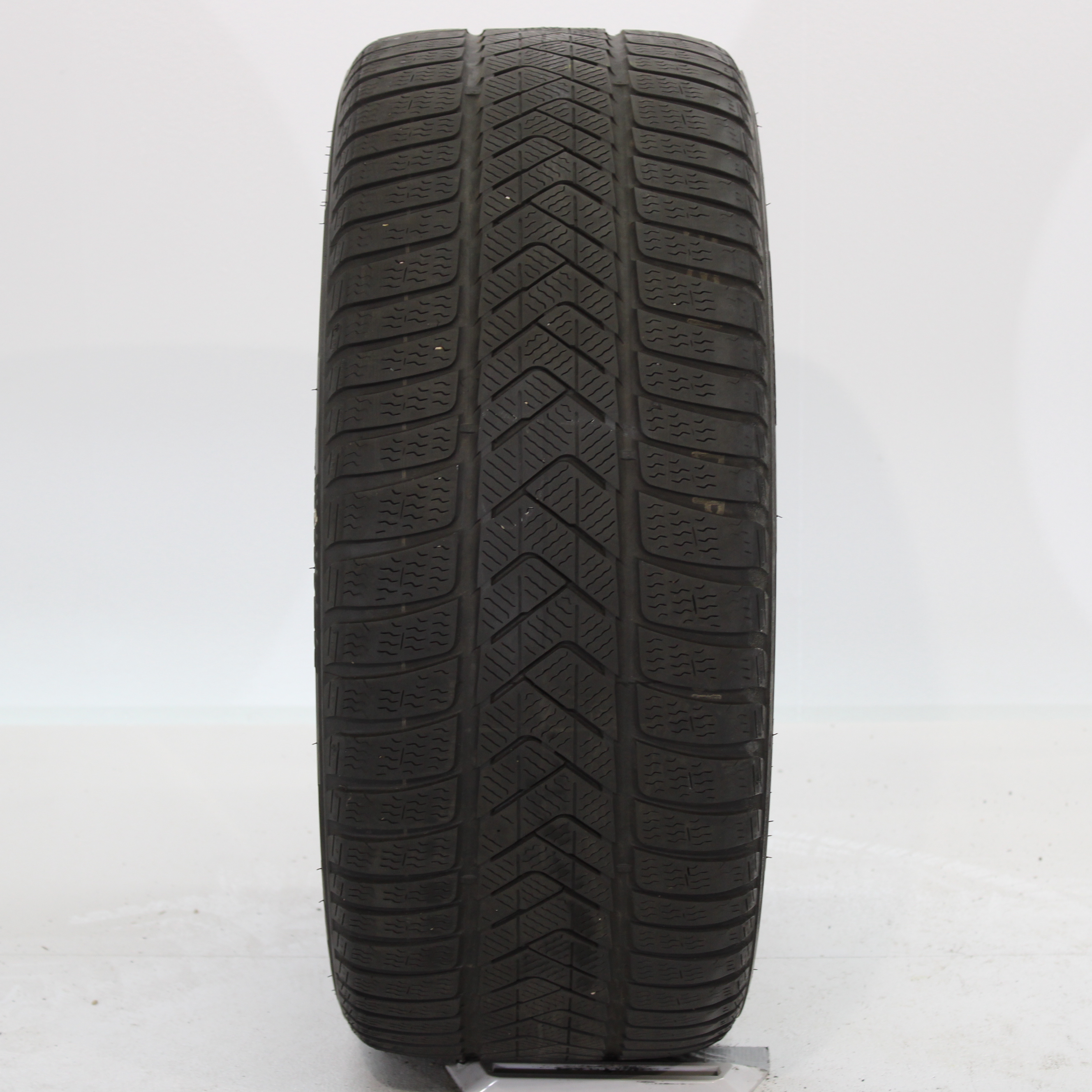 1x Winterreifen Pirelli Sottozero 3 255/40 R18 99V DOT2818 +4mm