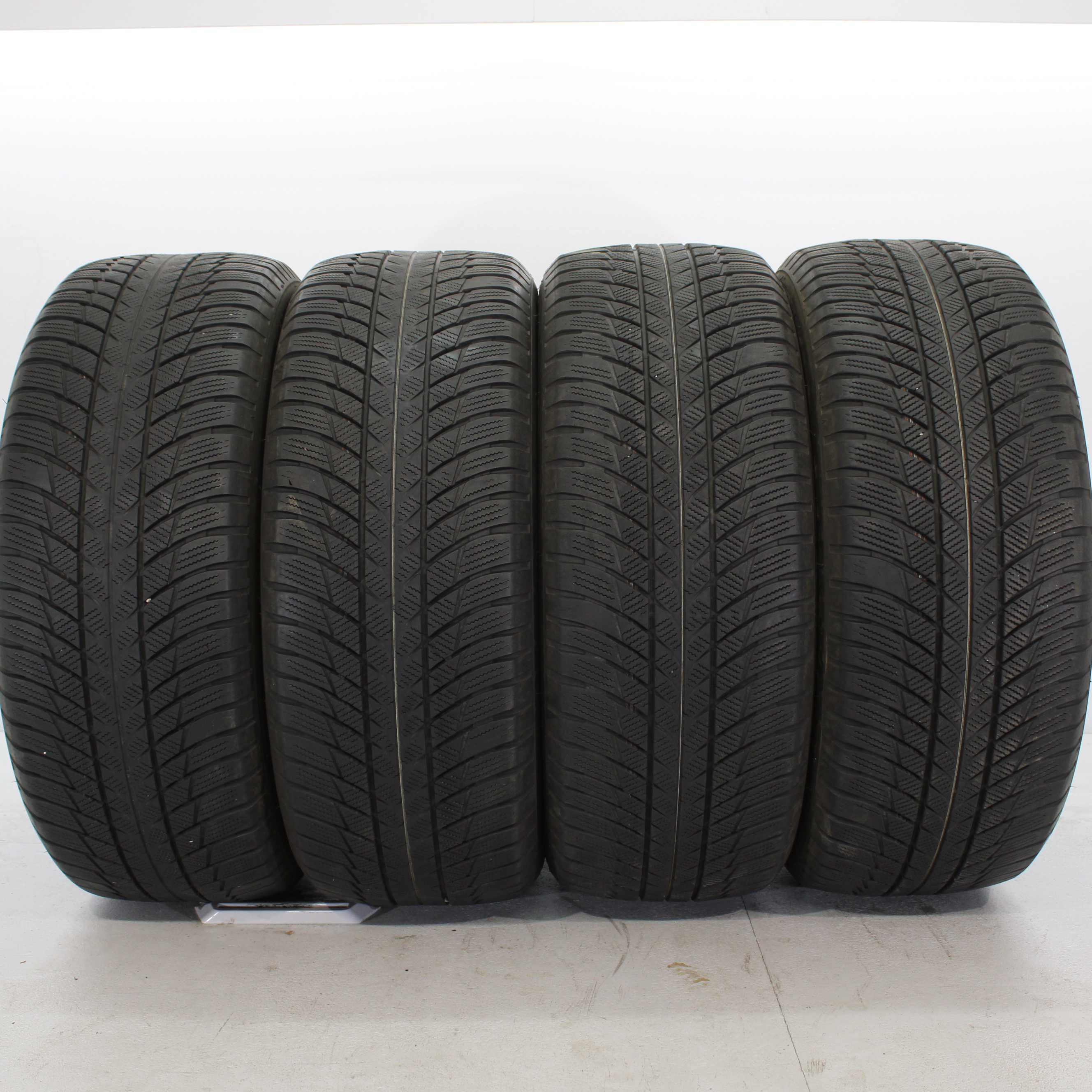 4x Winterreifen Bridgestone Blizzak LM001 245/50 R19 105V DOT18 5,5mm