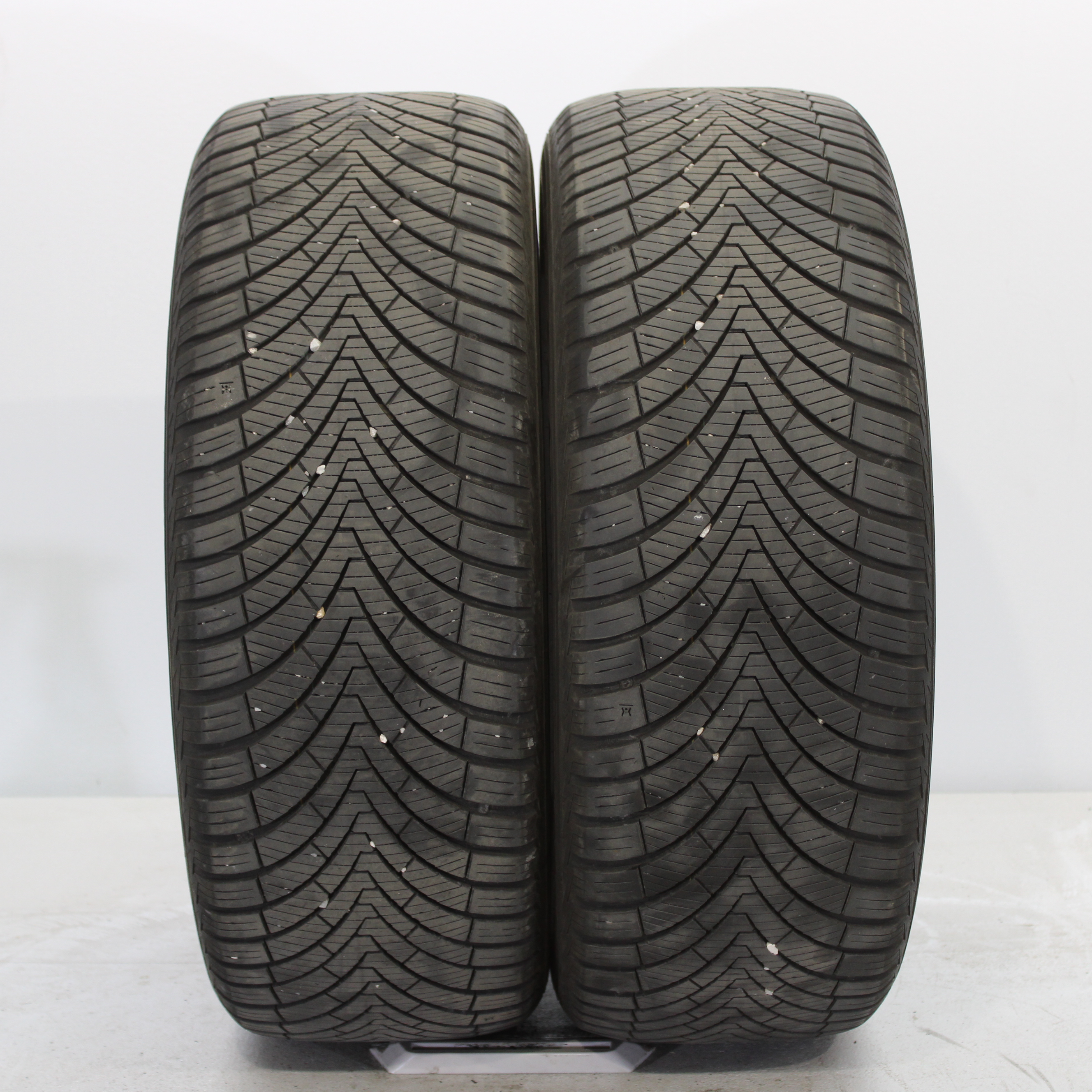 2x Ganzjahresreifen Kumho Solus 4S HA32 SUV 235/50 R18 101V DOT1522 6mm