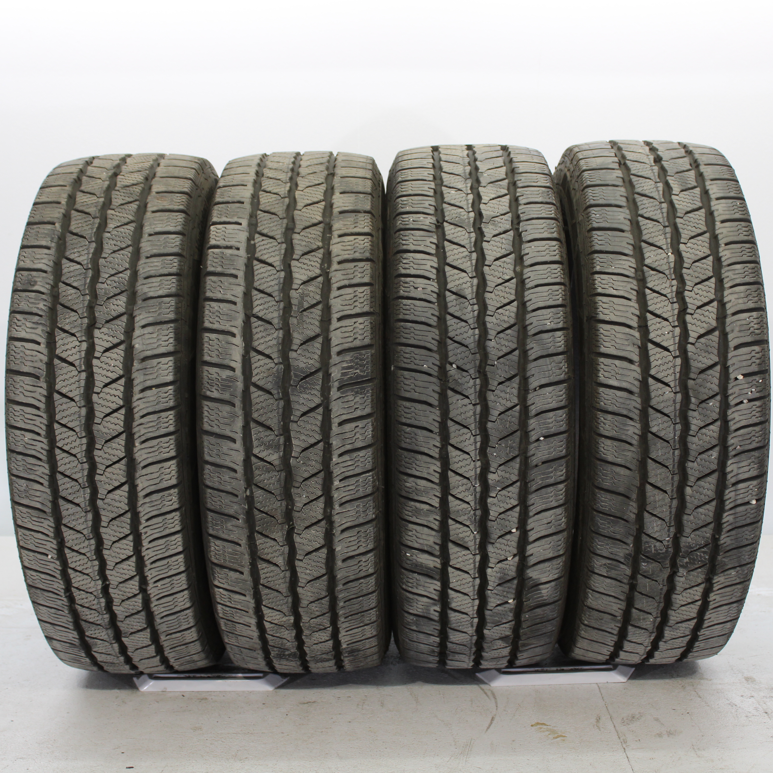 4x Winterreifen Continental VanContact Winter 215/60 R17 C 104/102H DOT3718 7-8mm