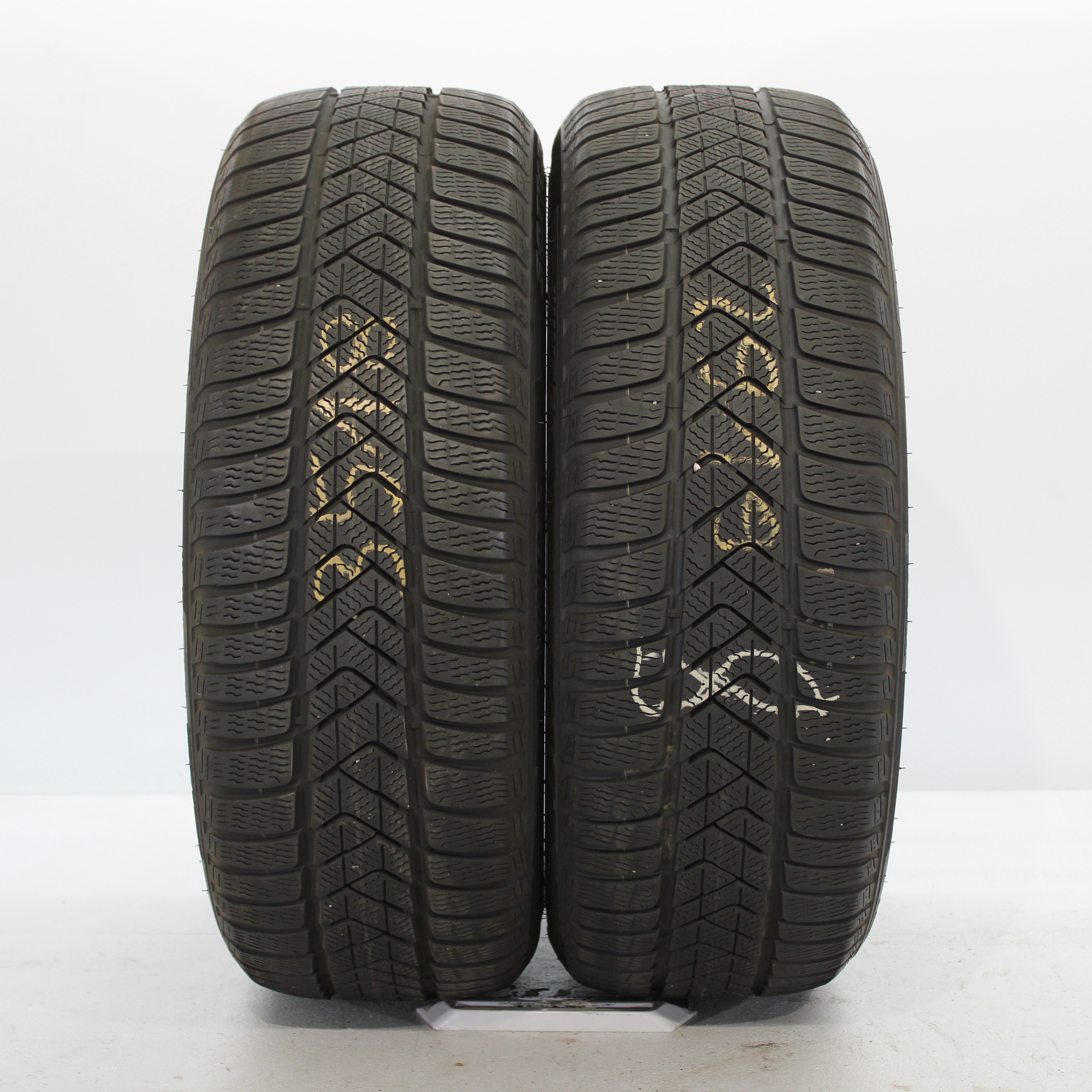 2x Winterreifen Pirelli Sottozero 3 225/45 R19 96V DOT18/19 6mm