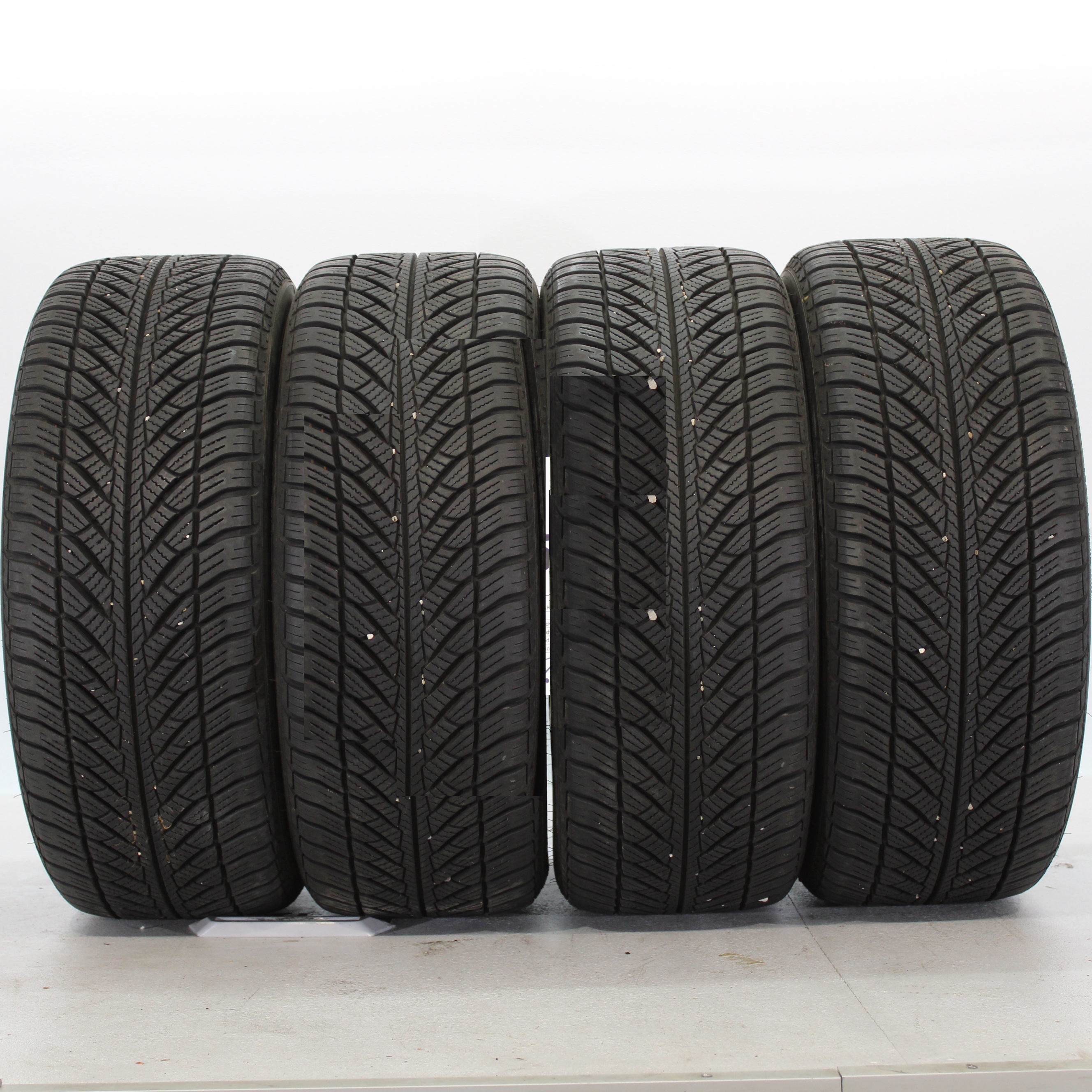 4x Winterreifen Goodyear Ultra Grip 8 Performance 245/45 R18 100H DOT4522 8mm