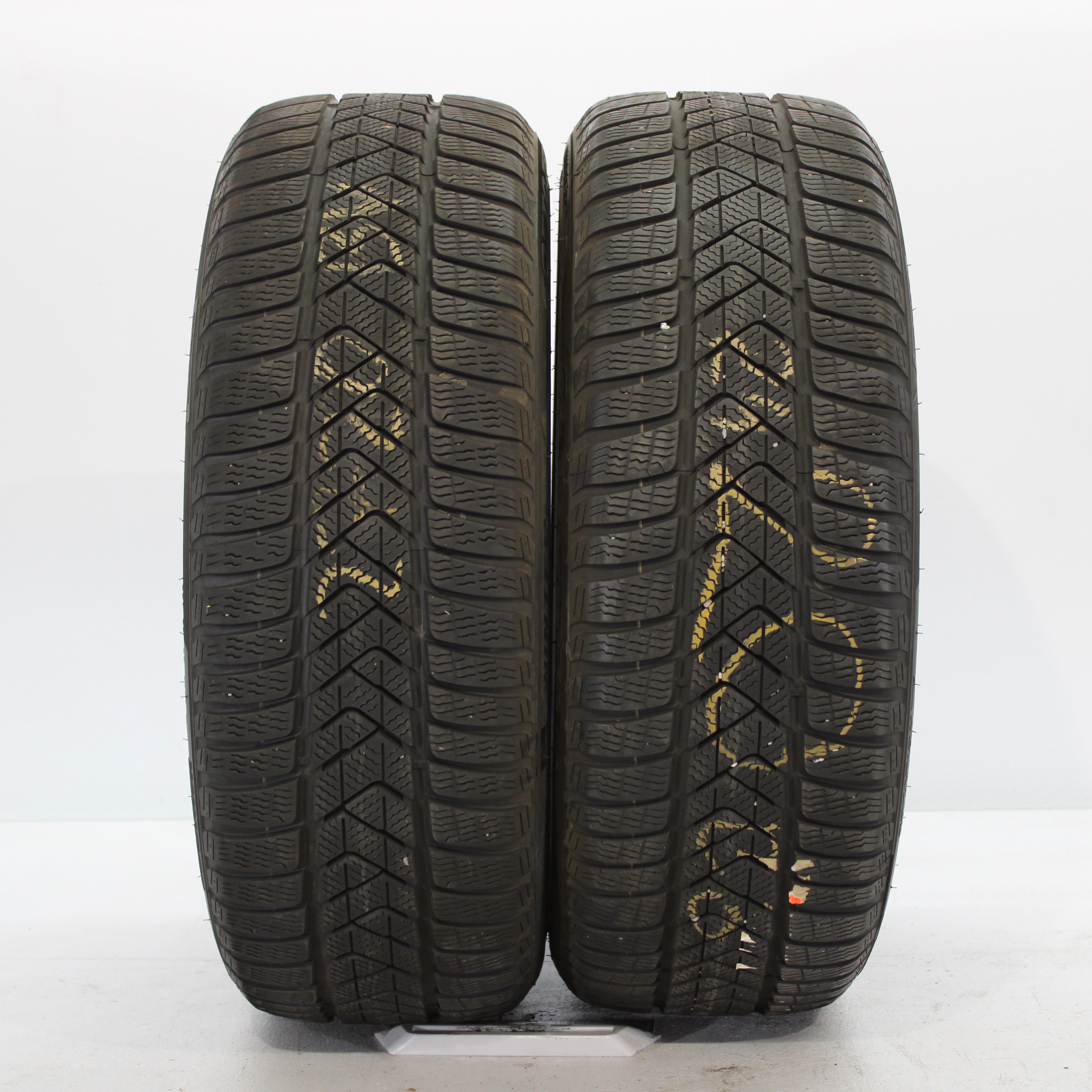 2x Winterreifen Pirelli Sottozero 3 225/45 R19 96V DOT20 6mm