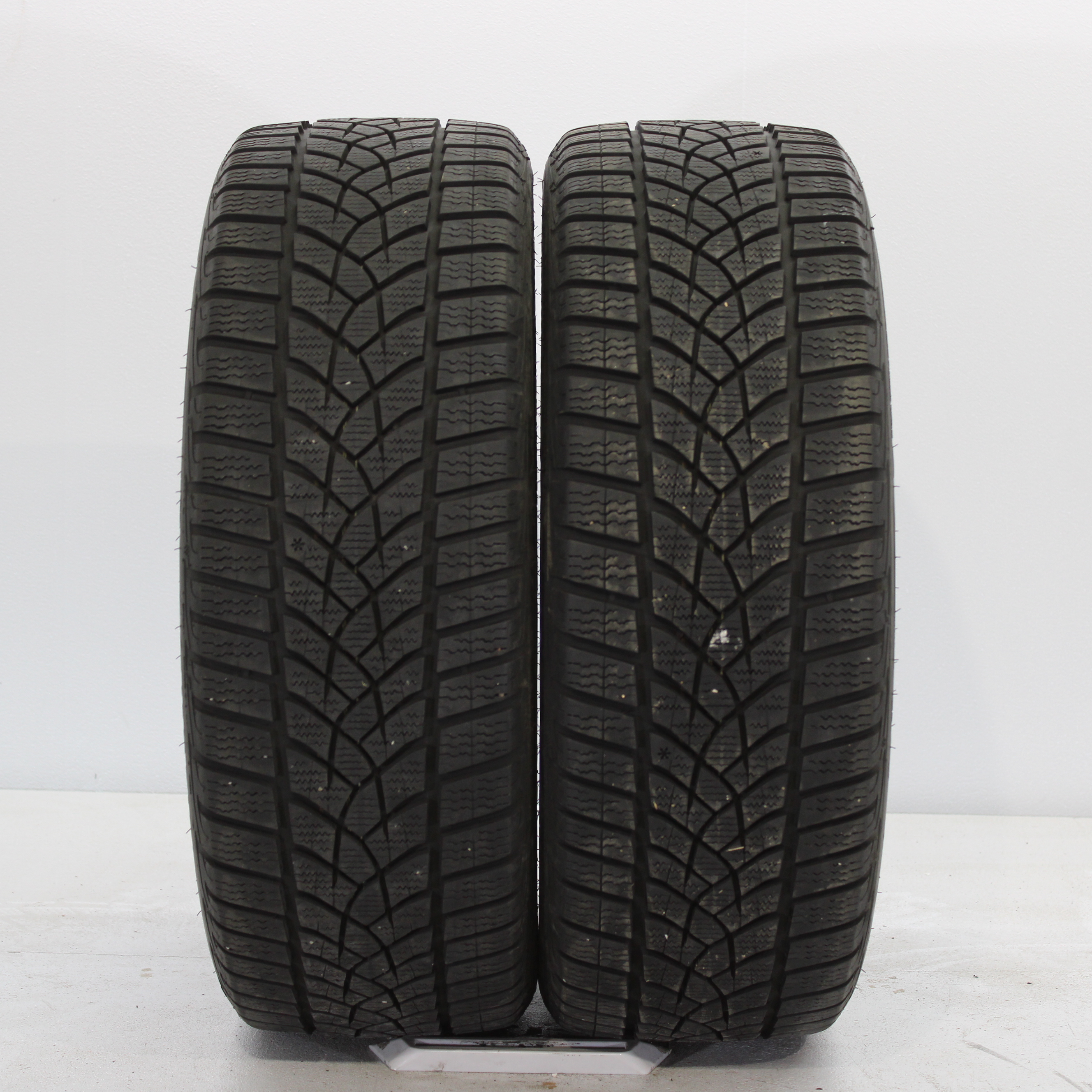 2x Winterreifen Goodyear Ultra Grip Performance GEN-I 205/45 R18 90H DOT2721 6,5mm