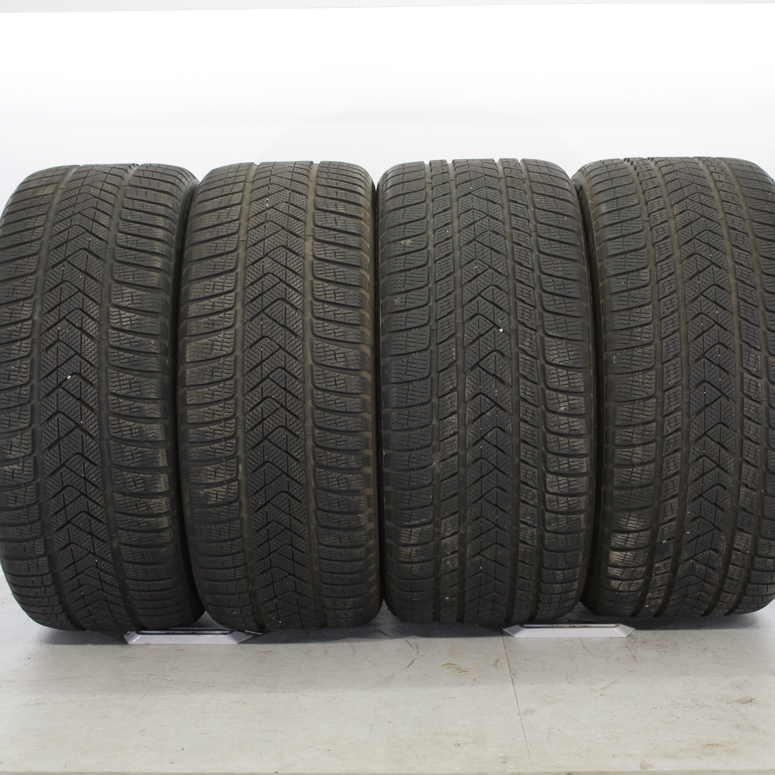 4x Winterreifen Pirelli Scorpion Winter 275/40 R21 107V + 315/35 R21 111V DOT22 +6,5mm