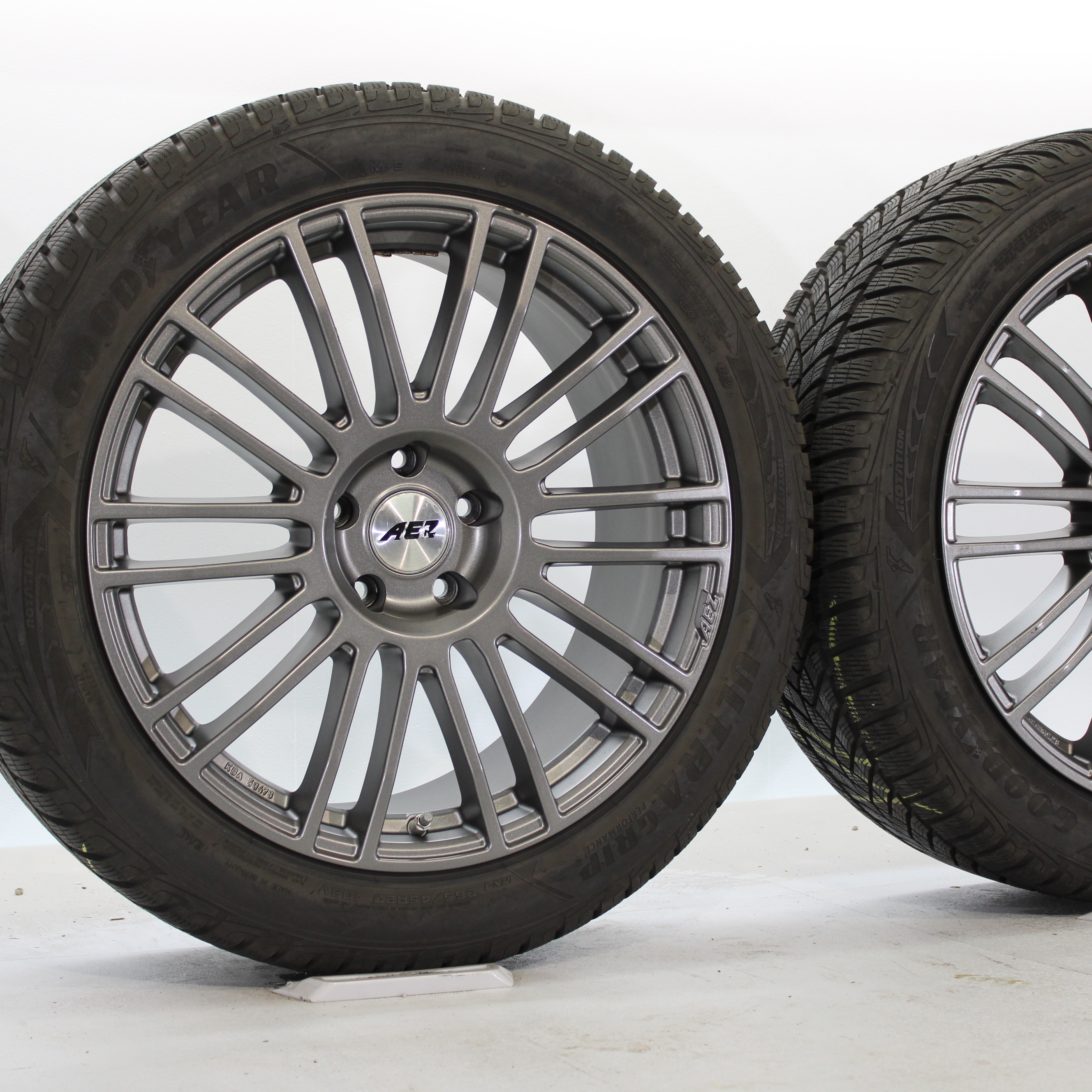  BMW X5 E70 F15 Winterräder 20 Zoll auf AEZ Strike Felgen